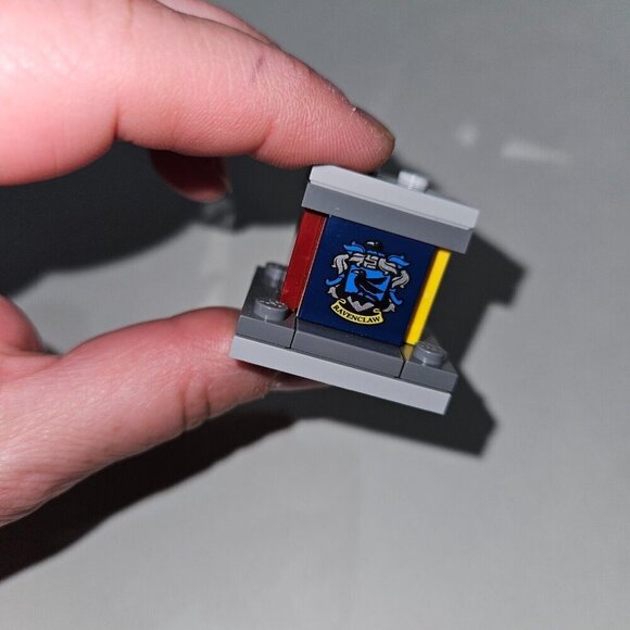 LEGO Harry Potter Advent Calendar 75964 House Crests Pedestal Gold Architect Fig - Picture 8 of 12